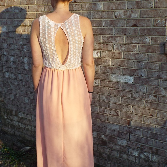 Double Zero Peach and Cream Maxi Dress - Picture 4 of 4